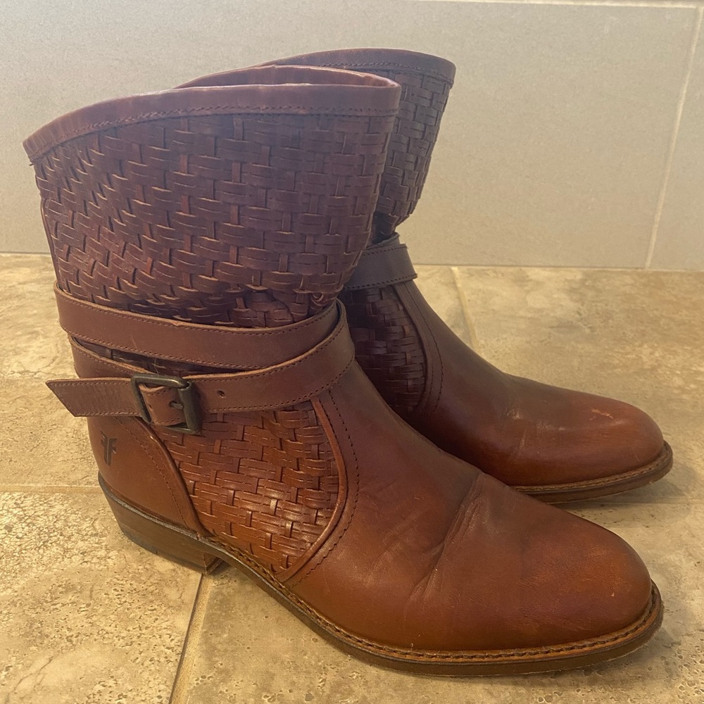EUC Frye Dorado short woven ankle boot, size 7.5